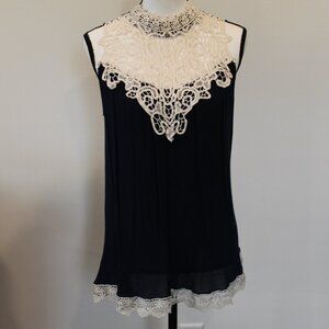 Andree by Unit Sleeveless Lace Cream/Navy Top Size Medium